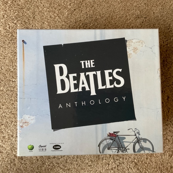 The Beatles Anthology VHS 1996 1 - 8 Tape Set Capital Records Vintage Collector - Picture 2 of 6